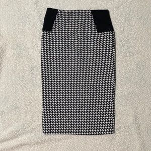 Houndstooth pencil skirt